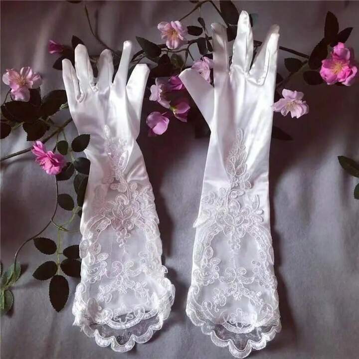 Guantes blancos con encaje y satin