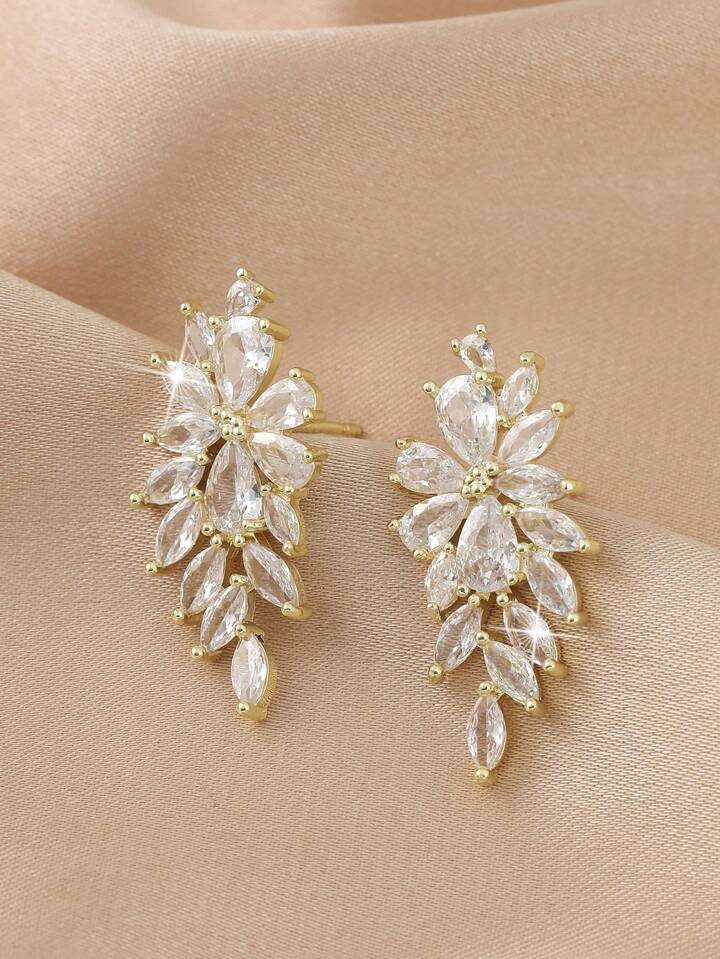 Aretes plateados forma de pluma