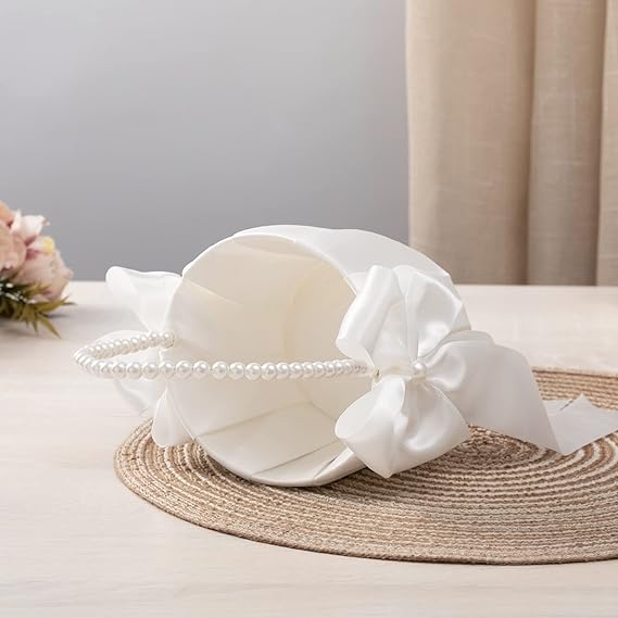 Cesta de flores marfil con mango de perlas