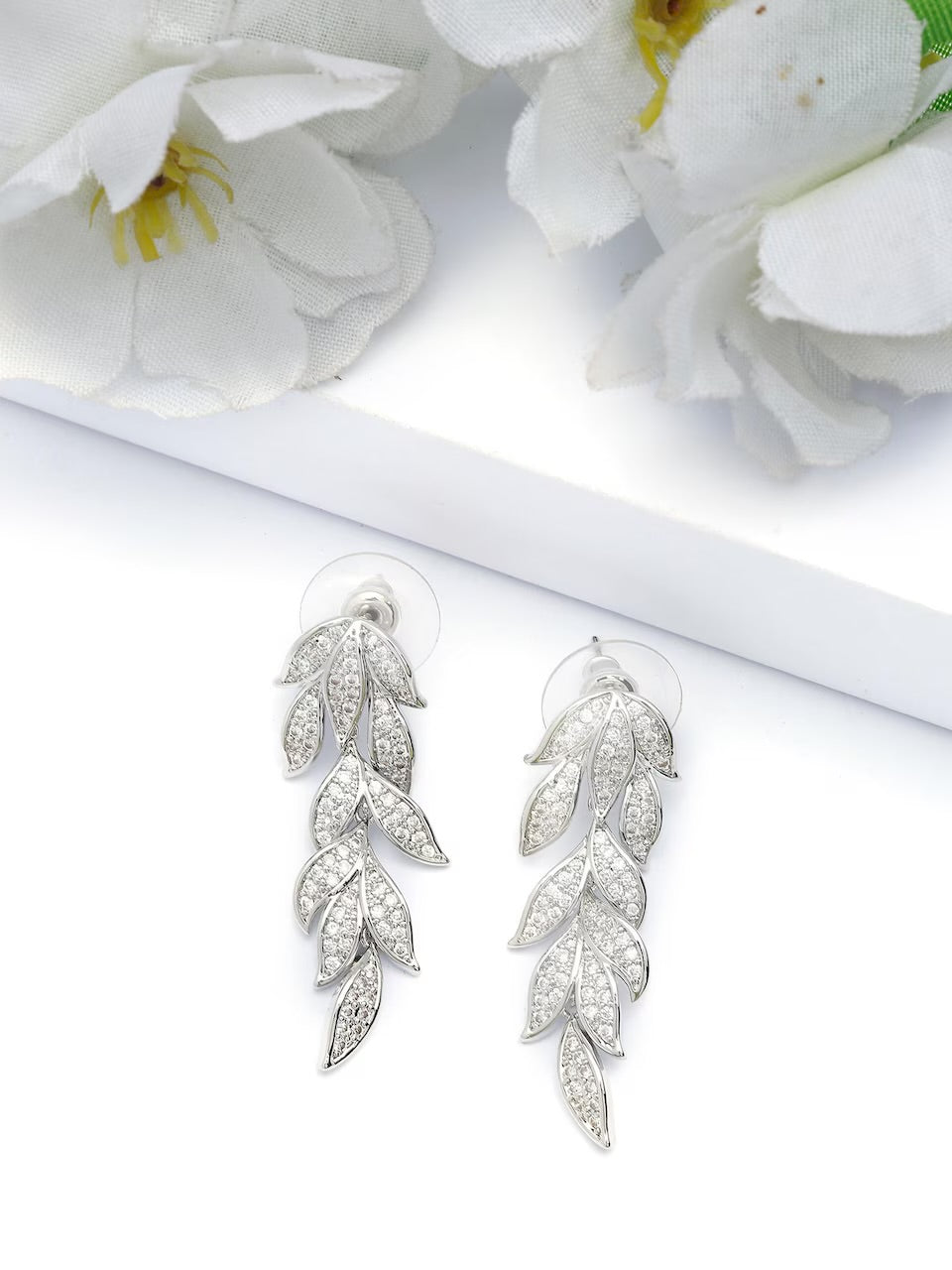 Aretes dorados hojas