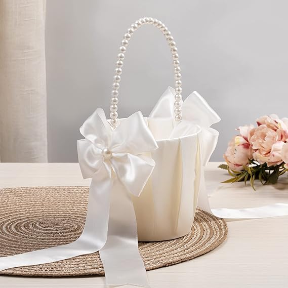 Cesta de flores marfil con mango de perlas