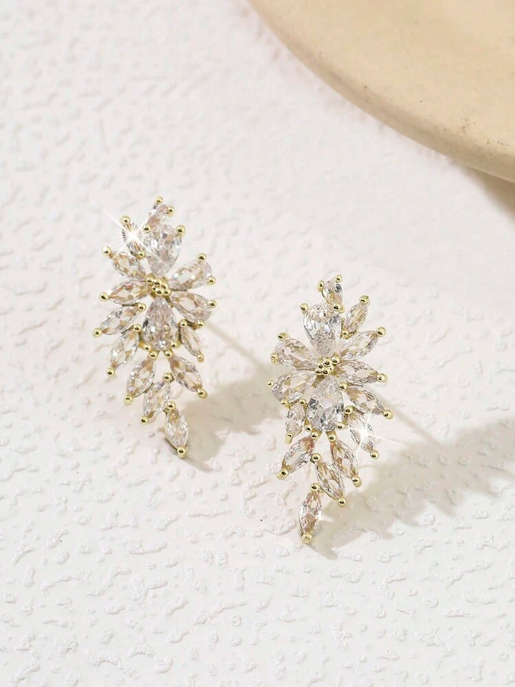 Aretes plateados forma de pluma