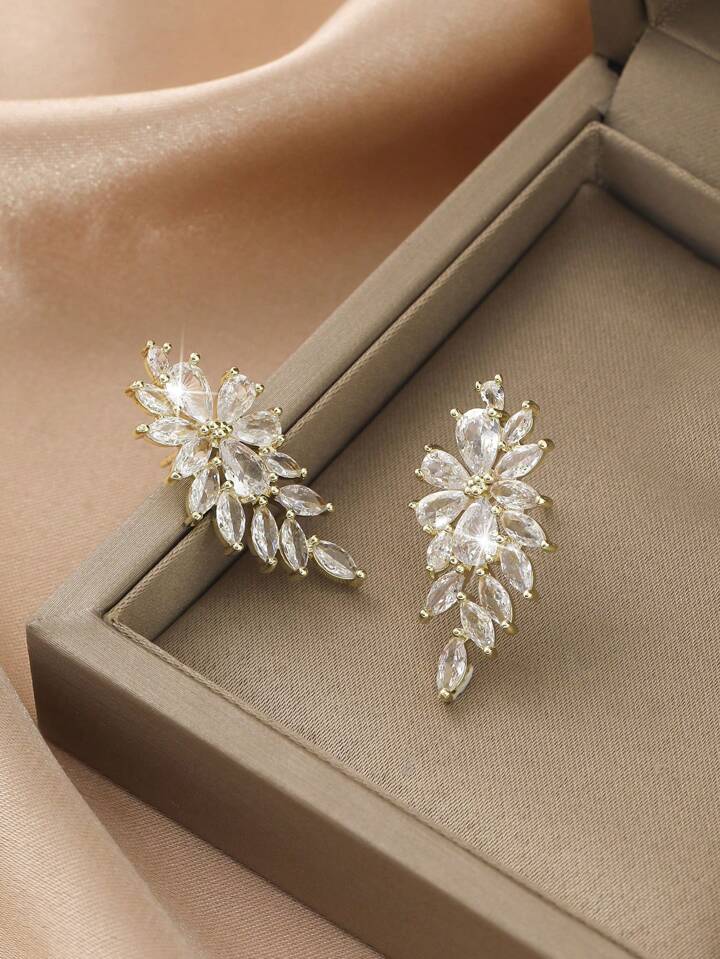 Aretes plateados forma de pluma