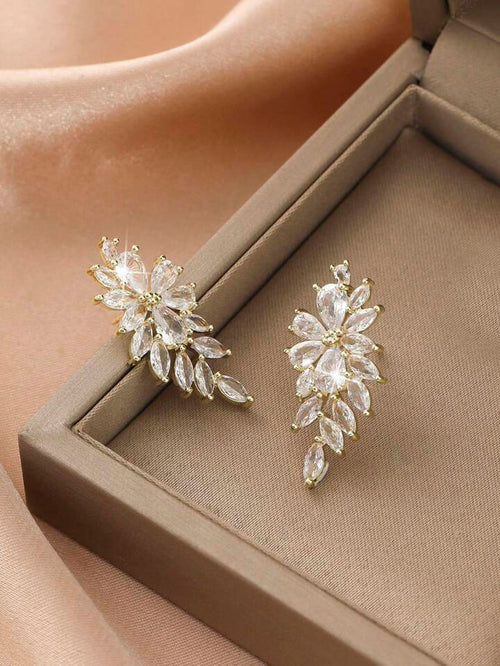 Aretes plateados forma de pluma