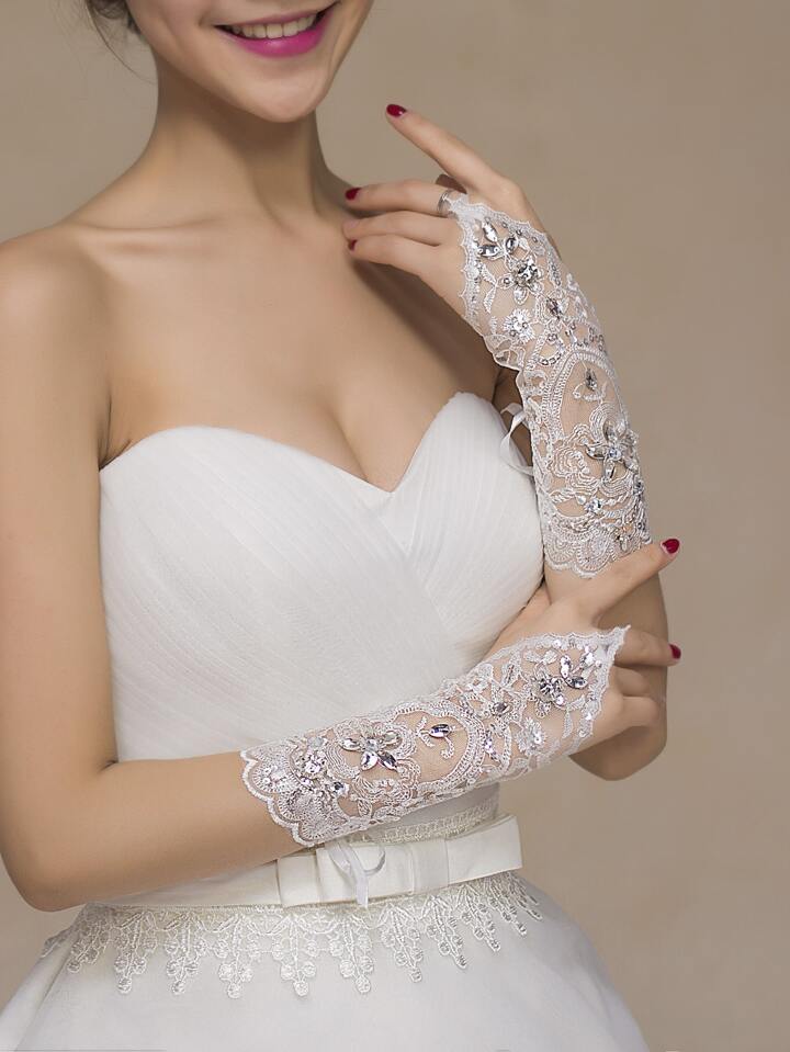 Guantes anillo con encaje y pedreria