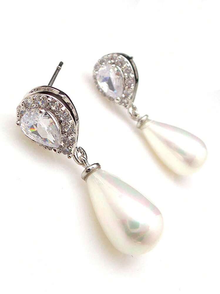 Aretes perla en gota plateados