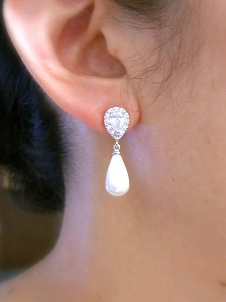 Aretes perla en gota plateados