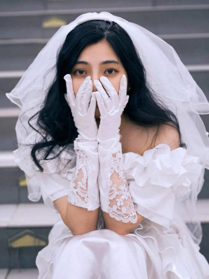 Guantes blancos con encaje y satin