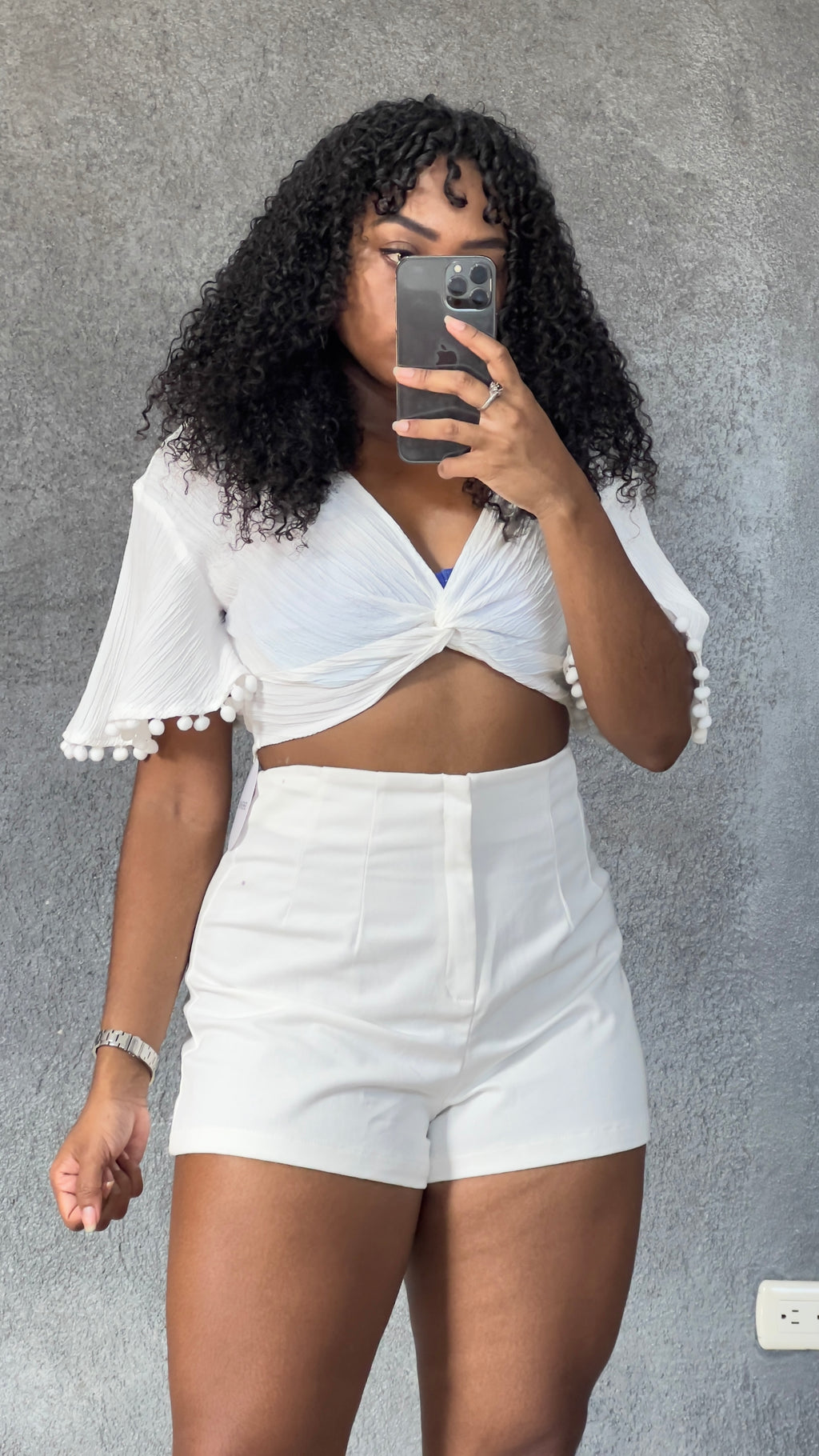 Short blanco con pinzas