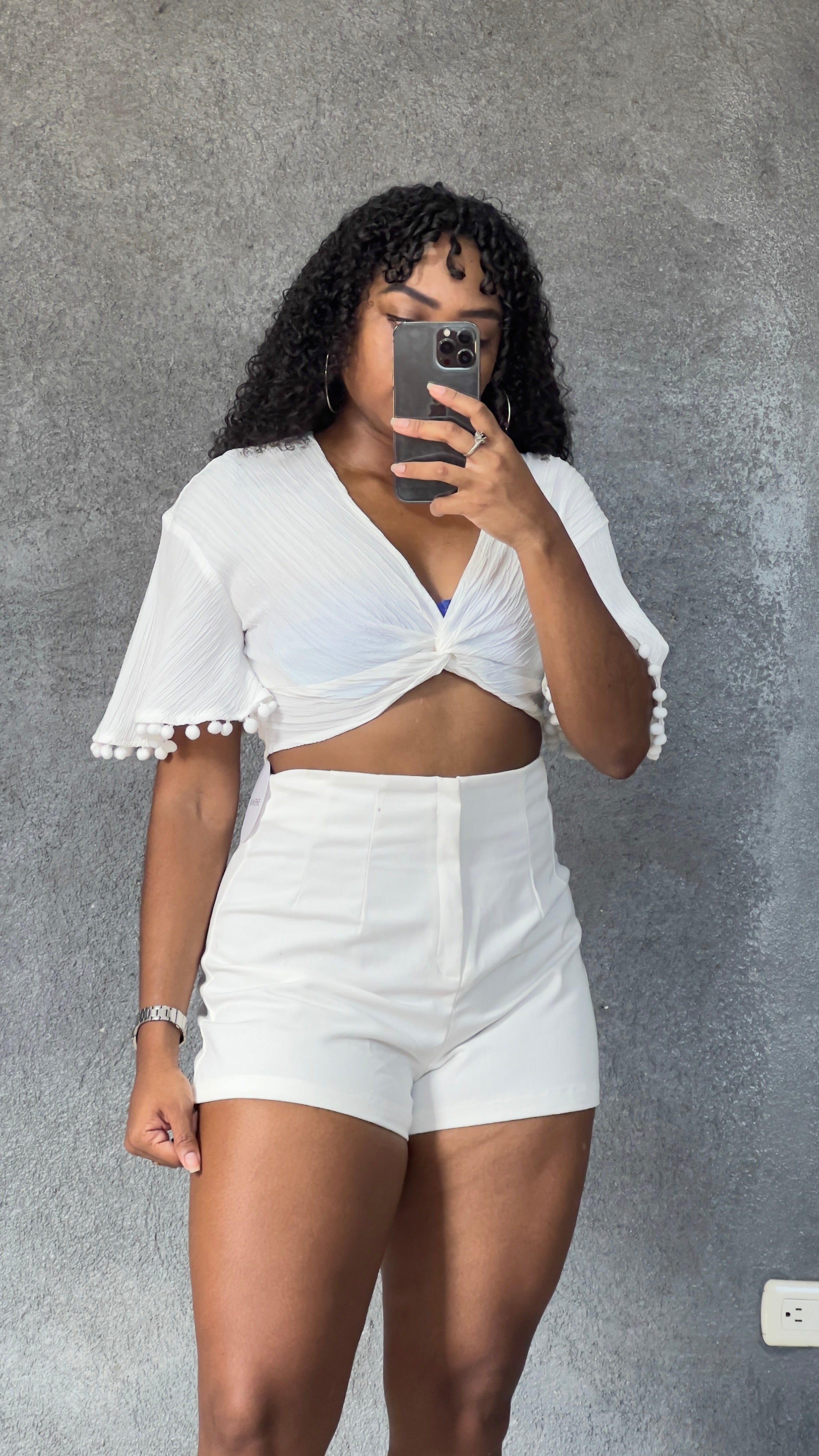 Short blanco con pinzas