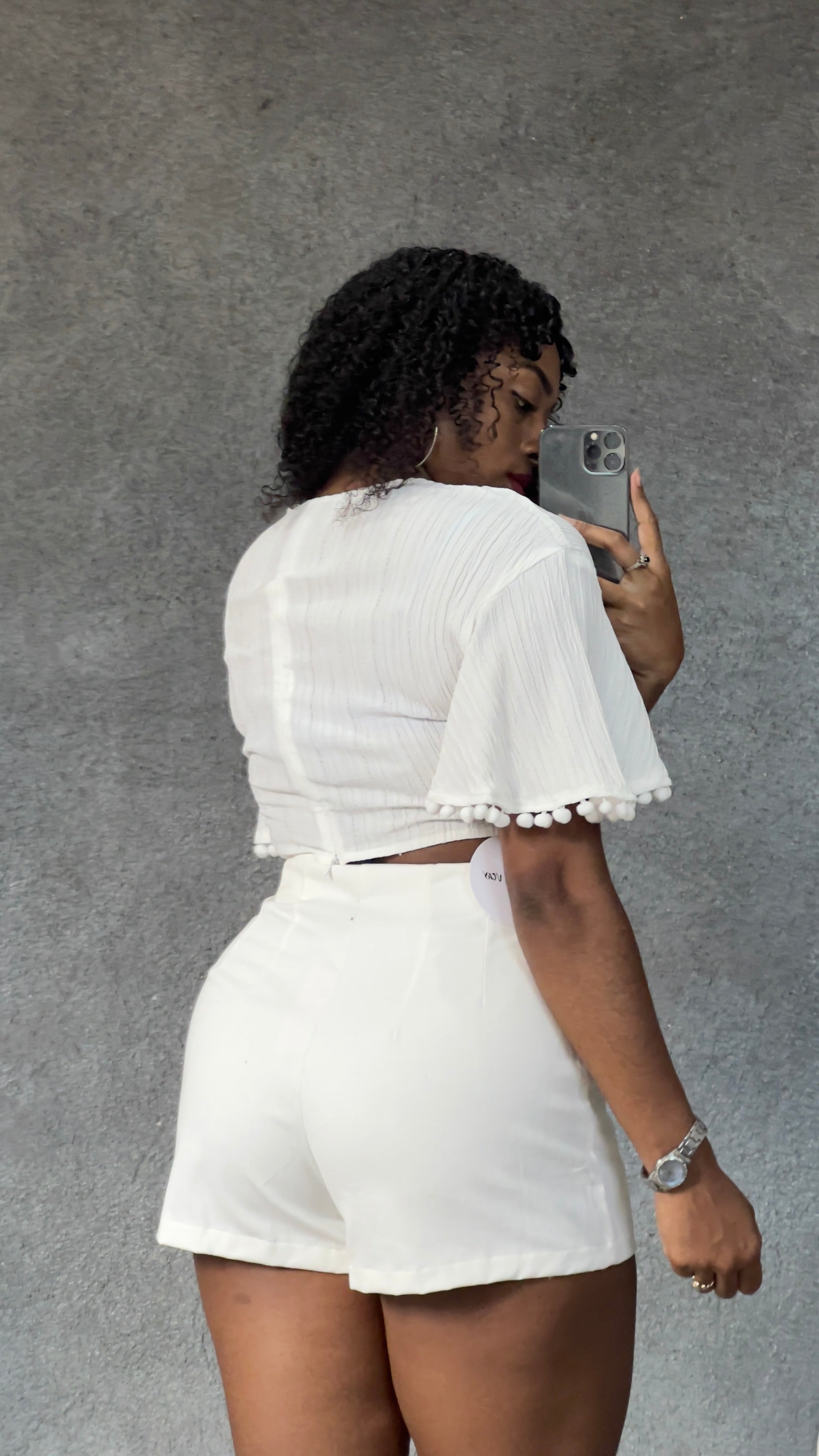 Short blanco con pinzas