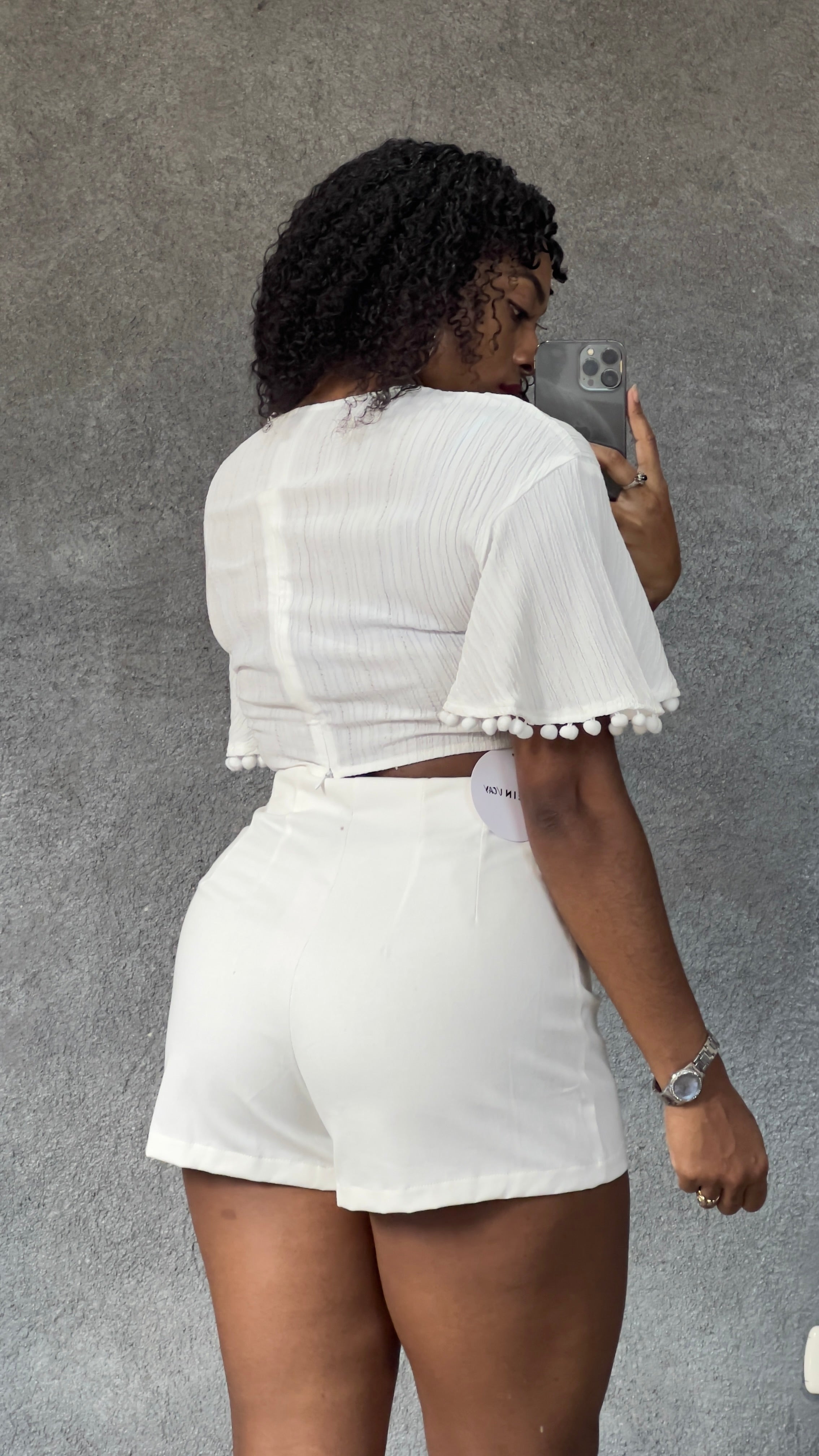 Short blanco con pinzas