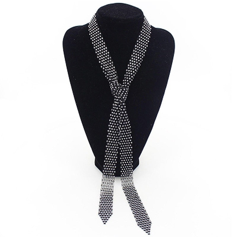 Collar corbata brillante