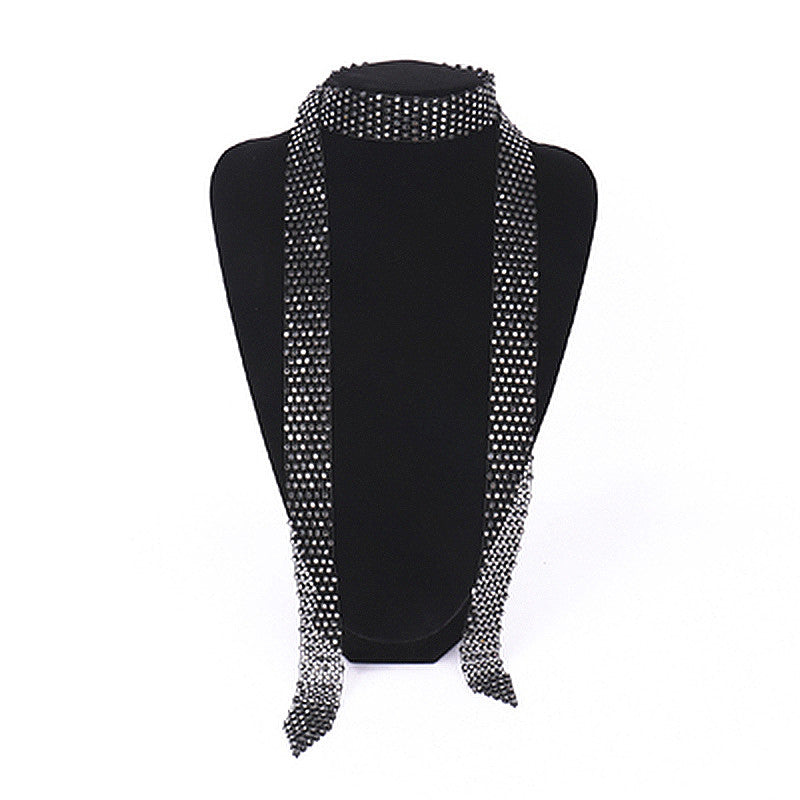 Collar corbata brillante