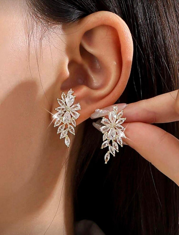 Aretes plateados forma de pluma