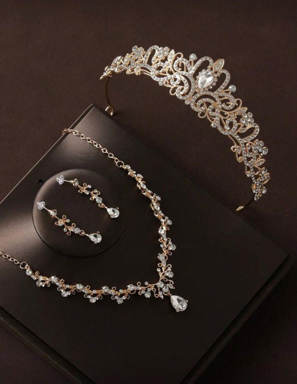 Set de corona dorada pequeña con pedreria