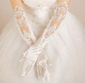 Guantes blancos con encaje y satin