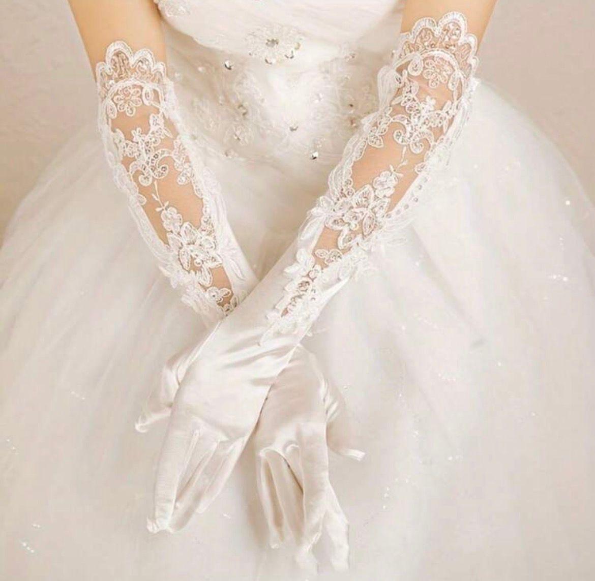 Guantes blancos con encaje y satin