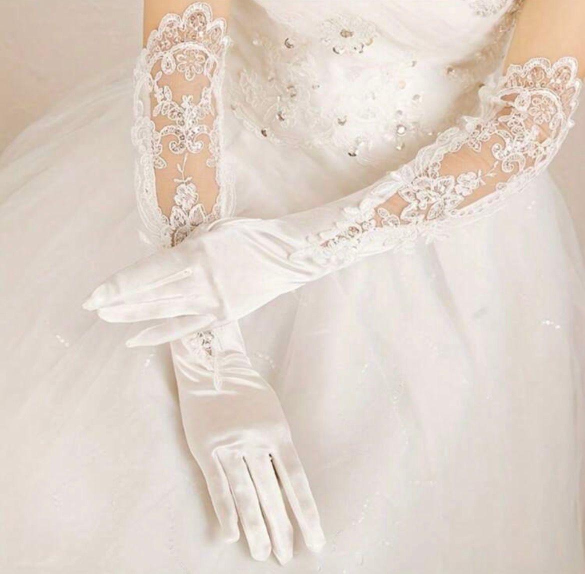 Guantes blancos con encaje y satin