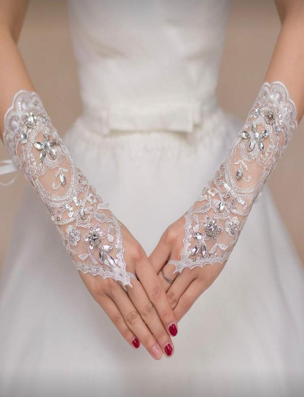 Guantes anillo con encaje y pedreria