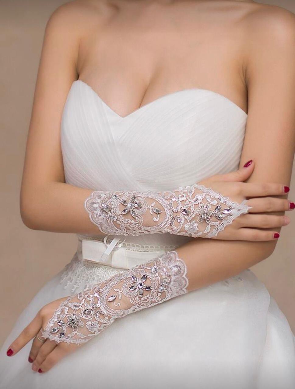Guantes anillo con encaje y pedreria