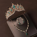 Set de corona dorado con verde