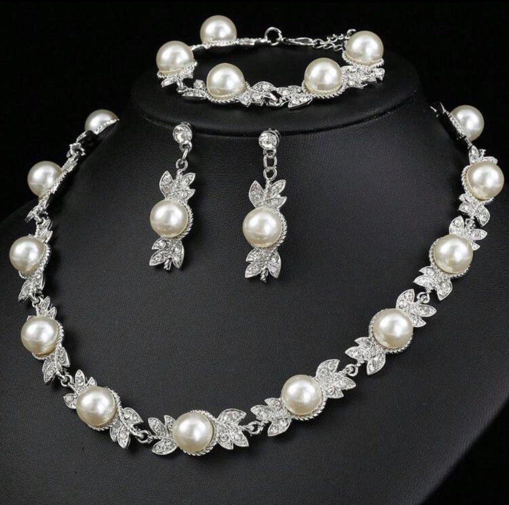 Set de joyeria 3pz perla + hojas