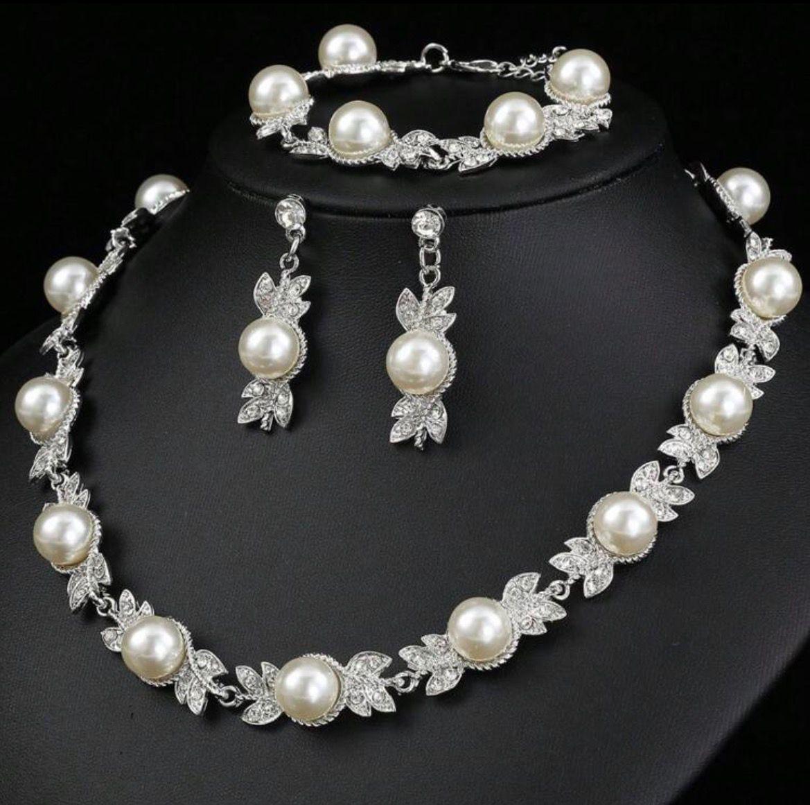 Set de joyeria 3pz perla + hojas
