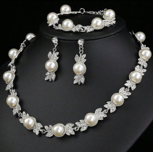 Set de joyeria 3pz perla + hojas